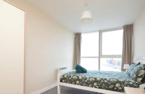 Cathedral Quarter Apartamento | Floor-ceiling windows, Harbour/Sea Views, Sleeps 5