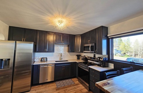 Grand Marais Casa | Harbour View Getaway- unique, fully renovated 1 block from the lake!