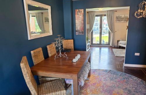 Castle Casa | Harbour View Haven – Modern 3BR Marina Home