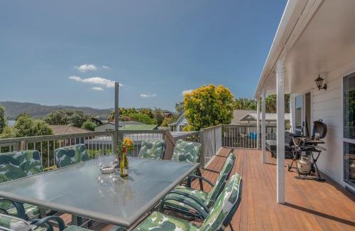 Pauanui Casa | Harbour View Haven - Pauanui Holiday Home