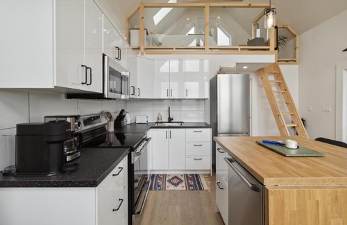 Shelburne Casa | Harbour View Loft at Bells Cove