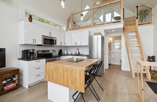 Shelburne Casa | Harbour View Loft at Bells Cove