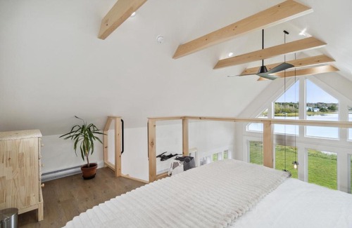 Shelburne Casa | Harbour View Loft at Bells Cove
