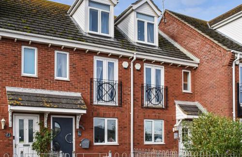 Hopton Casa | Harbour View Villa