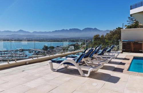 Mountainside Apartamento | 'Harbour Views' - 2 bedroom, sleeps 4 with private pool and large veranda!