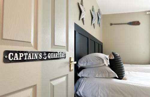 Seahouses Casa | Harbour Way Cottage by Coast & Country Stays