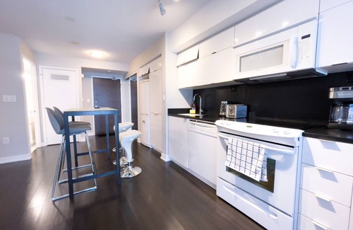 Toronto Entertainment District Hotel | Harbourfront 2 Bed Suites