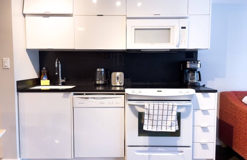 Toronto Entertainment District Hotel | Harbourfront 2 Bed Suites
