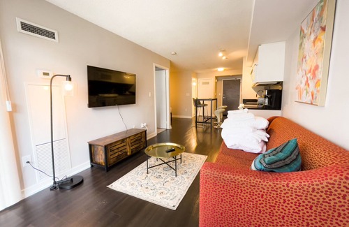 Toronto Entertainment District Hotel | Harbourfront 2 Bed Suites