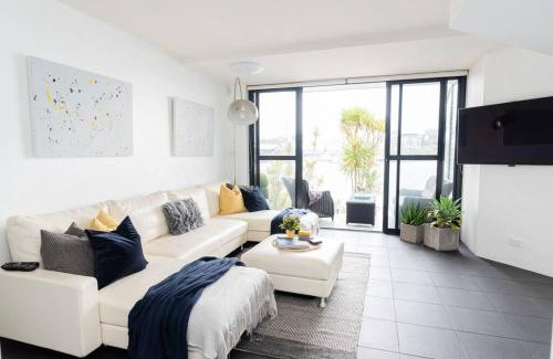 Balmain East Casa | Harbourfront Oasis with Pool, Steps to VIVID and Iconic Sydney Views