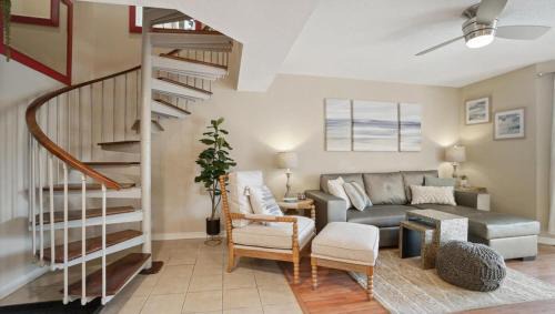 Shelter Cove Villa | Harbourside Villa Steps to Shops Dining & Marina