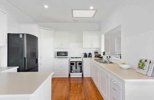 Shellharbour Casa | Harbourview Escape Serene Shellharbour Family Stay