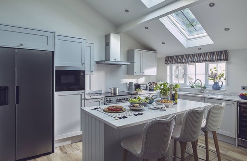 Craster Cabaña | Harbourway - a pet friendly that sleeps 8 guests in 4 bedrooms