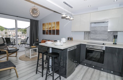 Borth-y-Gest Cabaña | HARBWR HIDEAWAY, pet friendly in Porthmadog