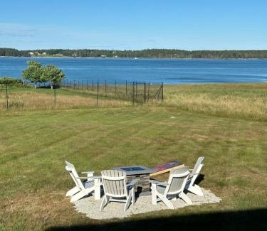 Seawall Casa | Hard Aground - Ocean View - Pet Friendly! SWH