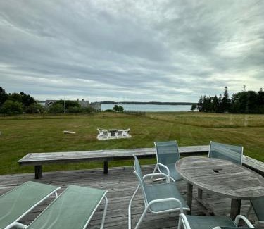 Seawall Casa | Hard Aground - Ocean View - Pet Friendly! SWH
