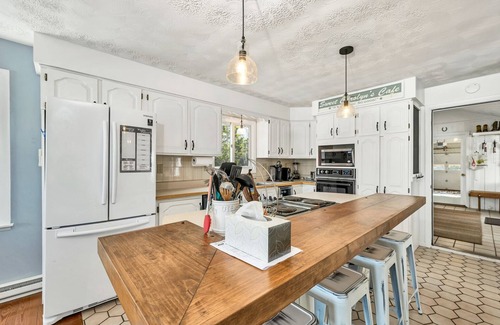 Alton Bay Casa | Hard to Find Winnipesaukee WF 24ft Dock