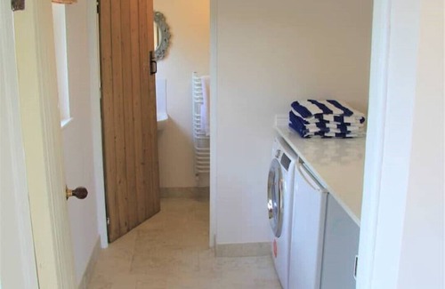 Halfway House Cabaña | Hare Cottage with hot tub, sleeps 9, fishing and wild swimming