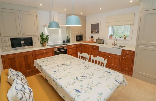Beeley Casa | HAREBELL COTTAGE, family friendly, with open fire in Curbar