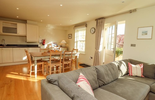 Sandsend Cabaña | HAREBELL, pet friendly, luxury holiday cottage in Sandsend