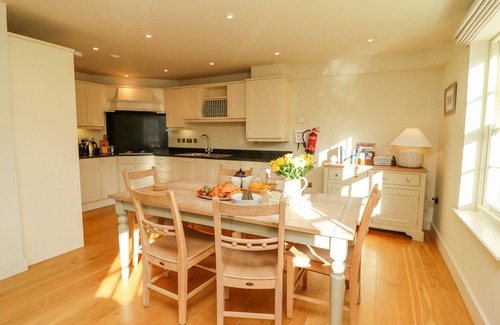 Sandsend Cabaña | HAREBELL, pet friendly, luxury holiday cottage in Sandsend