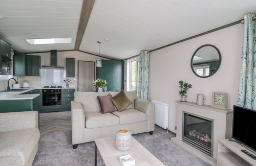 Trefeglwys Cabaña | HARES MEADOW, pet friendly, character holiday cottage in Trefeglwys