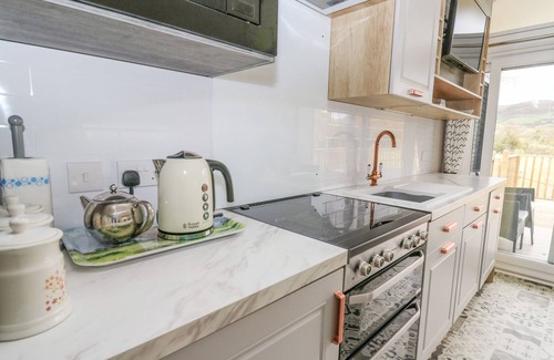 Llandrindod Wells Cabaña | HARES REST, family friendly, with hot tub in Rhayader