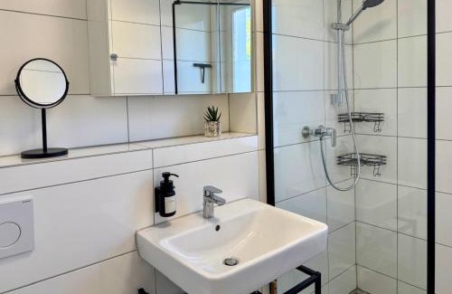 Basilea Apartamento | HARIKOA Apartment - close to City Center - FREE PARKING - Netflix - fast WiFi