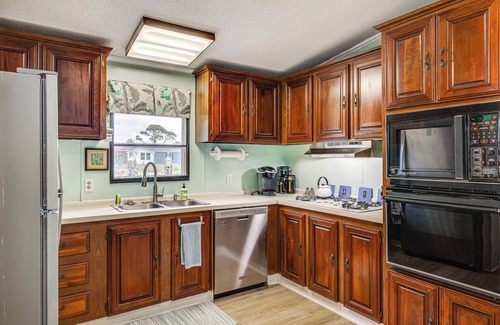Harkers Island Casa | Harkers Island Getaway w/Deck: Near Cape Lookout!