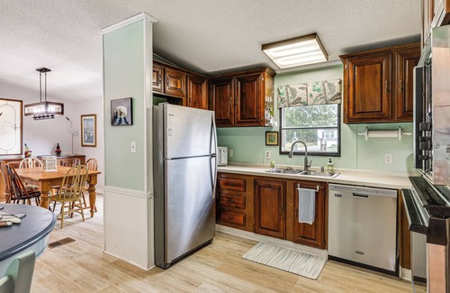 Harkers Island Casa | Harkers Island Getaway w/Deck: Near Cape Lookout!