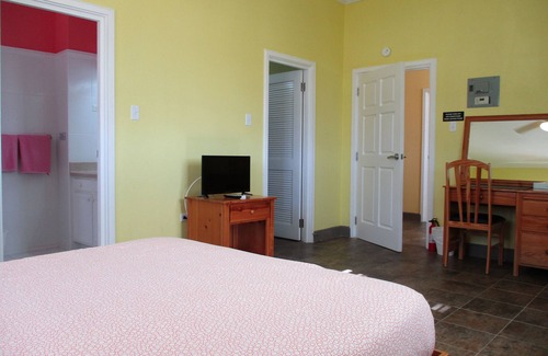 St. Lawrence Gap Cama Y Desayuno | Harlem B & B