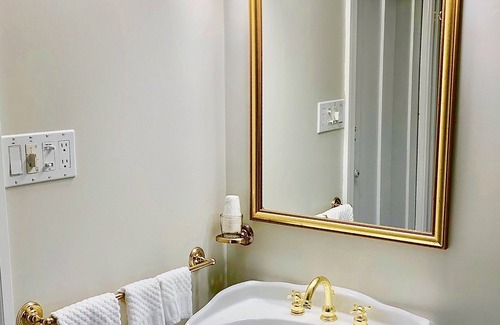 Rideau Lakes Cama Y Desayuno | Harlem Stonegate B&B