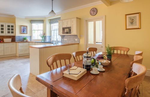 Burgh Island Casa | Harlequin House - a house that sleeps 18 guests in 9 bedrooms