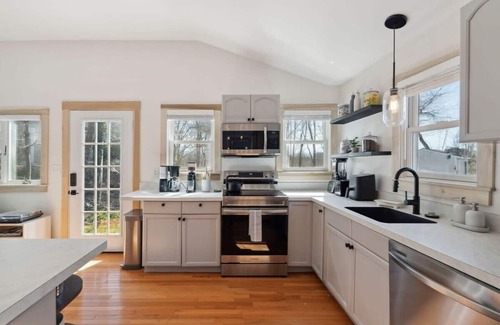 Hampton Casa | Harley's House |Minutes to Beach |Newly Renovated