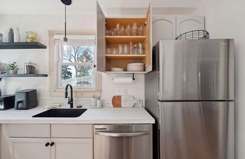 Hampton Casa | Harley's House |Minutes to Beach |Newly Renovated