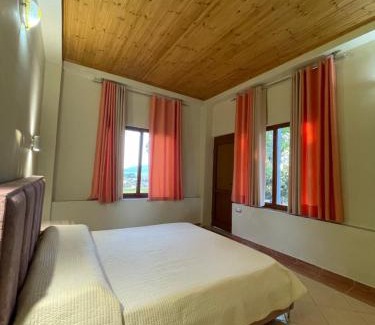 Mbrostar-Urë Casa | Harmonia Guest House