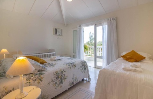 Village da Ferradura Casa | Harmoniosa Mansão a poucos passos da Praia