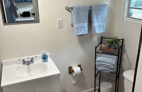 Cross Creek Cabina | Harmons Landing charming 2 bedroom cabin Cross Creek