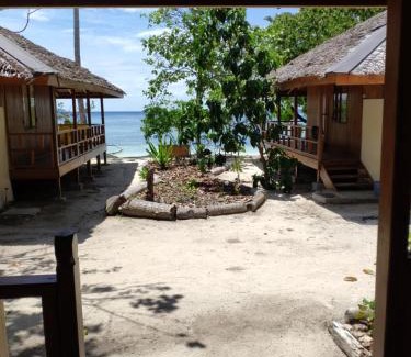 Pulau Kadidi Complejo | Harmony Bay Resort and Dive Center