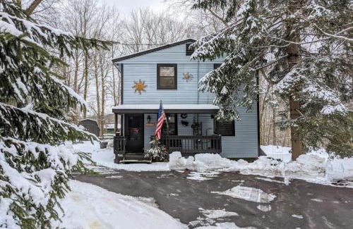 Lake Harmony Estates Casa | Harmony Cottage by AvantStay Lake Access Hot Tub Fire Pit Game Room