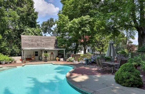 Chester Villa | Harmony Hambletonian-A Luxury Retreat Back in Time
