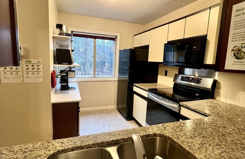 Center Conway Condominio | Harmony Hideaway NH a tranquil retreat nestled on the Saco River.