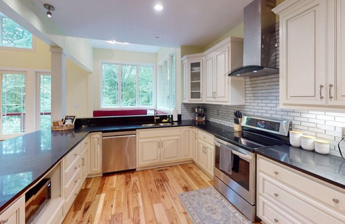 Victor Cabina | Harmony House Luxury Cabin with National Park Access