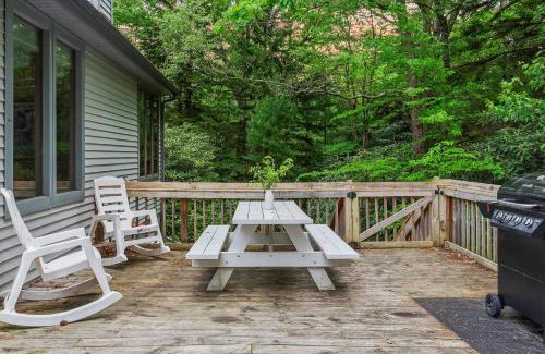 Lake Harmony Casa | Harmony Ridge by AvantStay Fireplace Large Deck Forest Views