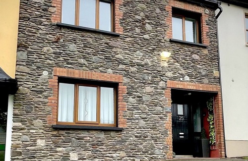 Dingle Casa | Harriet's Cottage: casa de campo decorada con buen gusto, a 3 minutos a pie del centro de Dingle