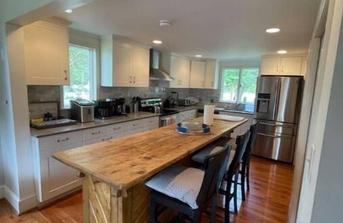St. Michaels Casa | Harris Cottage. Charming waterfront with pool!