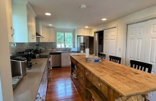 St. Michaels Casa | Harris Cottage. Charming waterfront with pool!