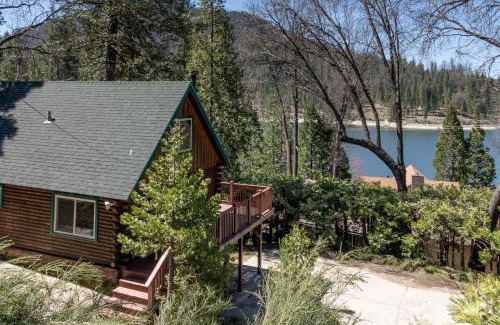 Bass Lake Casa | Harris Lakeview Cabin
