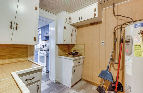 Harrison Cabaña | Harrison Getaway w/ Yard & Parking: Near Fishing