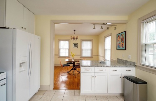 Harrisonburg Casa | Harrisonburg Home. Sleeps 6 + full kitchen + rec & yoga rooms! Walk to JMU.